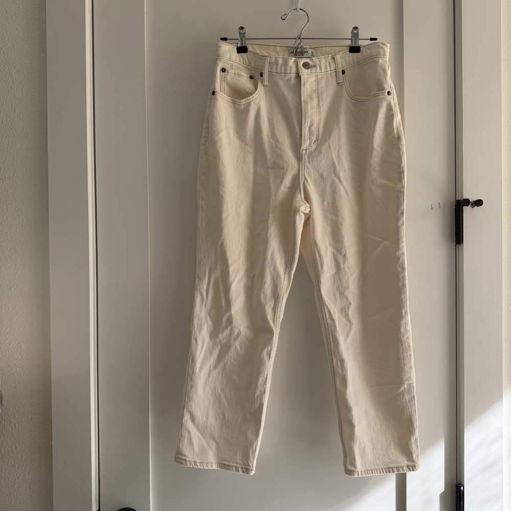 Abercrombie Ultra High Rise Ankle Straight Jean in Cream